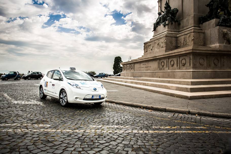 Parte da Roma la sperimentazione dei taxi elettrici grazie all&#39;accordo tra Uri Taxi e Nissan Italia che porter sulle strade della capitale due Leaf della cooperativa 3570